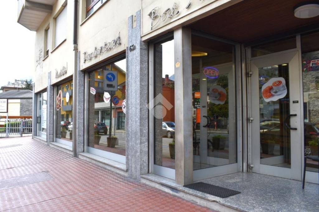 negozio in vendita a Sondrio in zona Via Mazzini