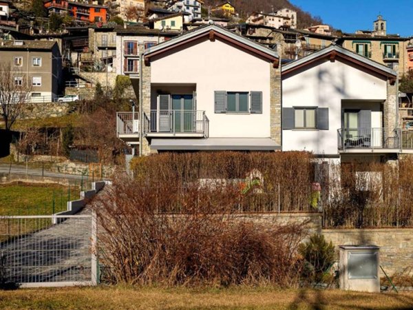 casa indipendente in vendita a Sondrio in zona Mossini