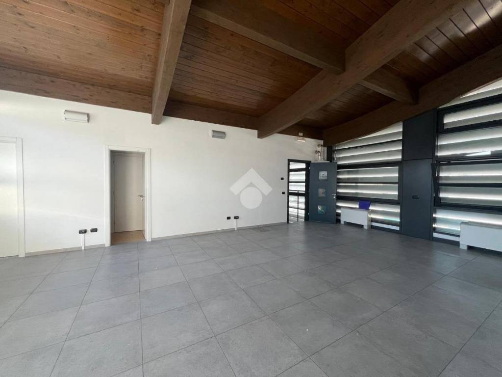 ufficio in vendita a Sondrio in zona Centro Città