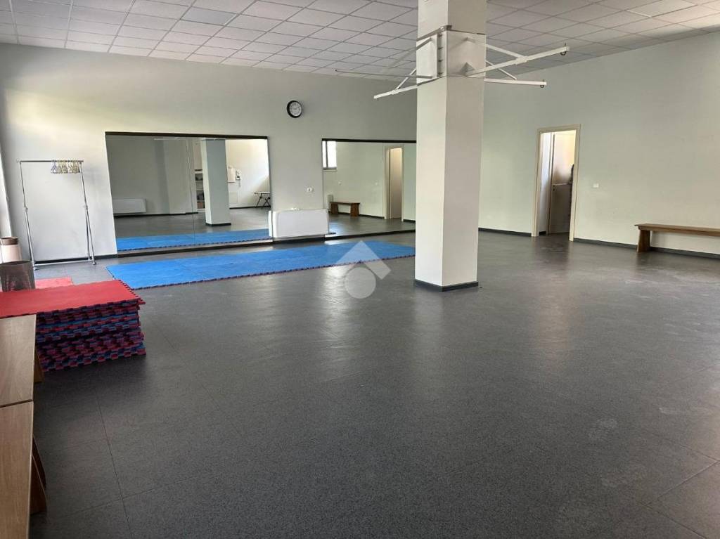 negozio in vendita a Sondrio in zona Ospedale