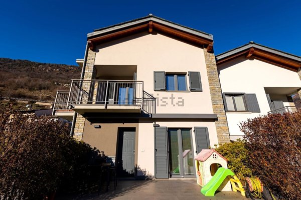 casa indipendente in vendita a Sondrio in zona Mossini