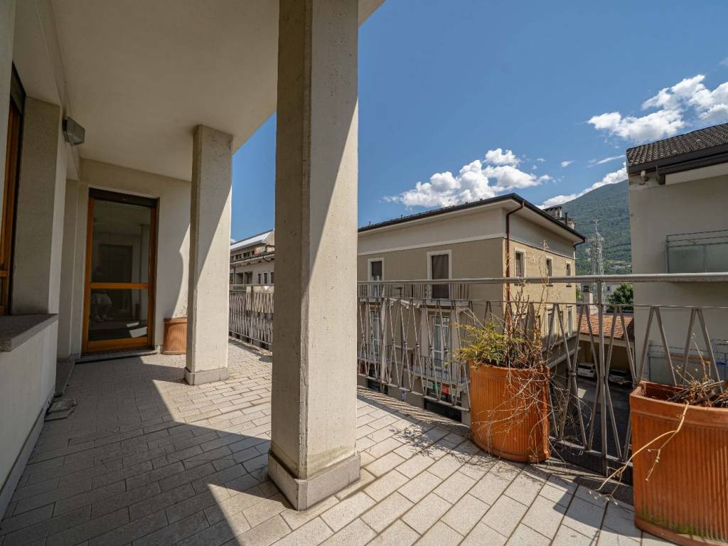 appartamento in vendita a Sondrio in zona Piazzale Bertacchi