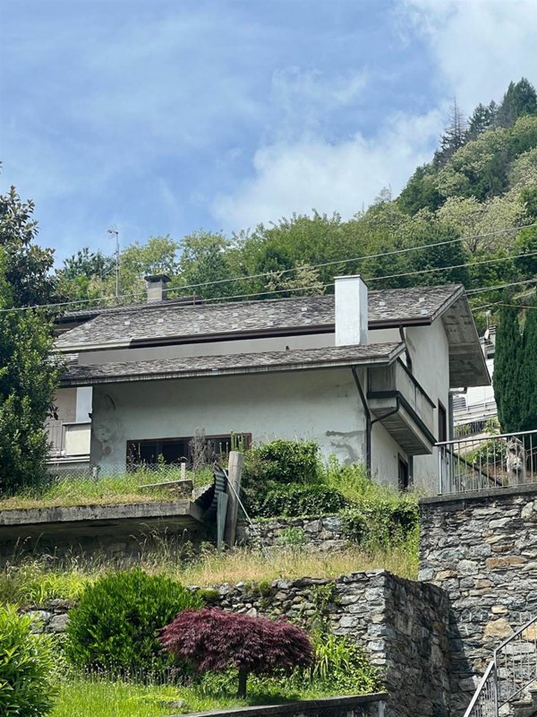 casa indipendente in vendita a Sondrio in zona Triangia