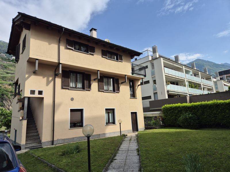 casa indipendente in vendita a Sondrio in zona Centro Città