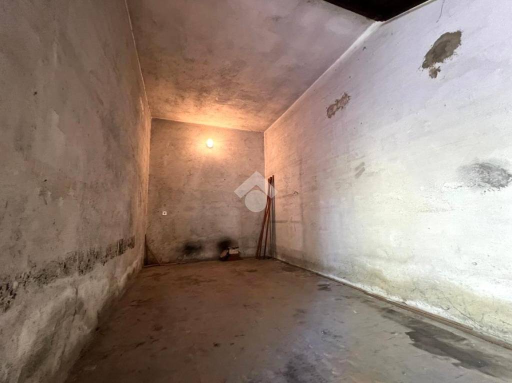 negozio in vendita a Sondrio in zona Centro Città