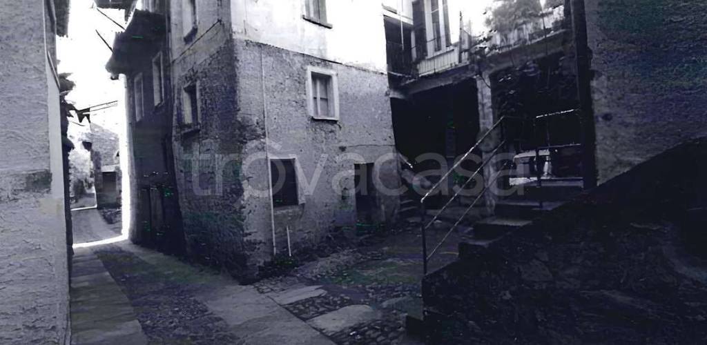appartamento in vendita a Sondrio in zona Colda