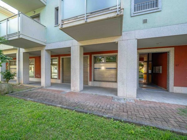 negozio in vendita a Sondrio in zona Centro Città