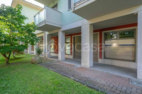 negozio in vendita a Sondrio in zona Centro Città