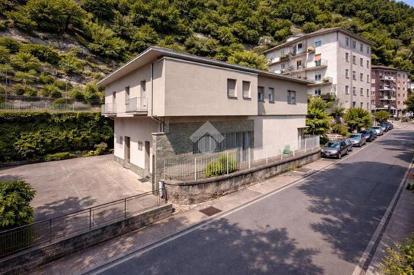 casa indipendente in vendita a Sondrio in zona Centro Città