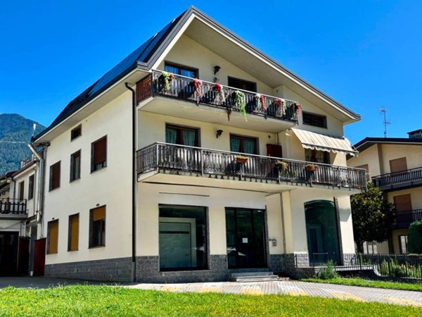 negozio in vendita a Sondrio in zona Ospedale