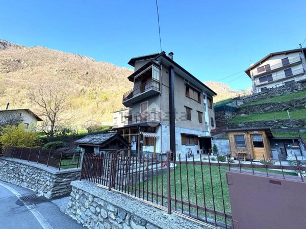 appartamento in vendita a Sondrio in zona Arquino