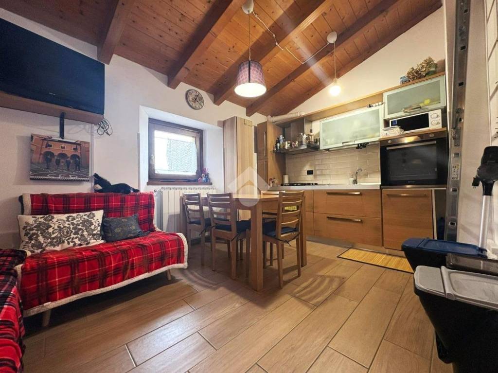 appartamento in vendita a Sondrio in zona Pradella