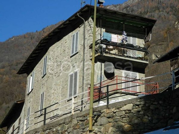 appartamento in vendita a Sondrio in zona Arquino