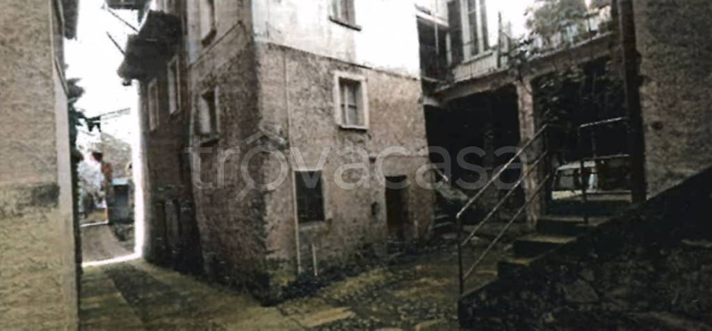 appartamento in vendita a Sondrio in zona Colda