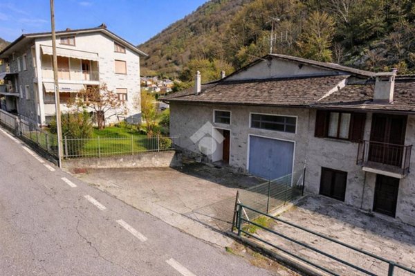 casa indipendente in vendita a Sondrio in zona Mossini