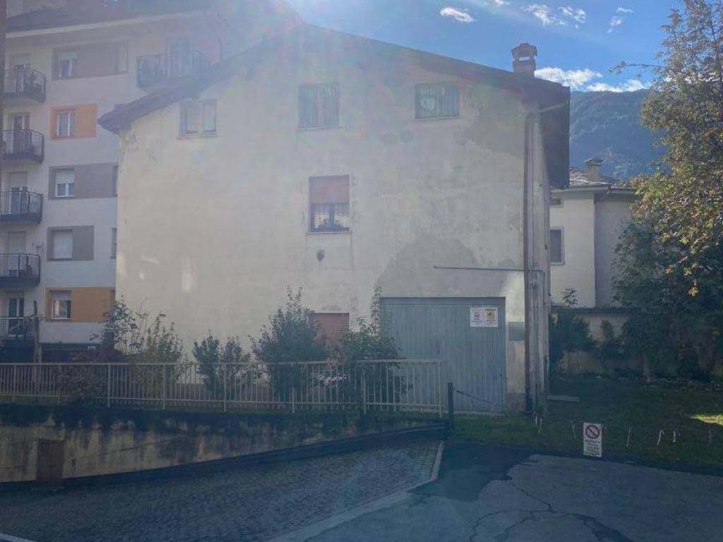casa indipendente in vendita a Sondrio in zona Centro Città