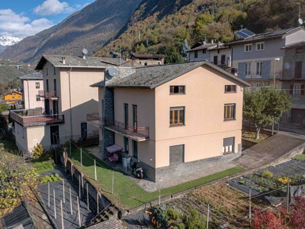 casa indipendente in vendita a Sondrio in zona Ponchiera