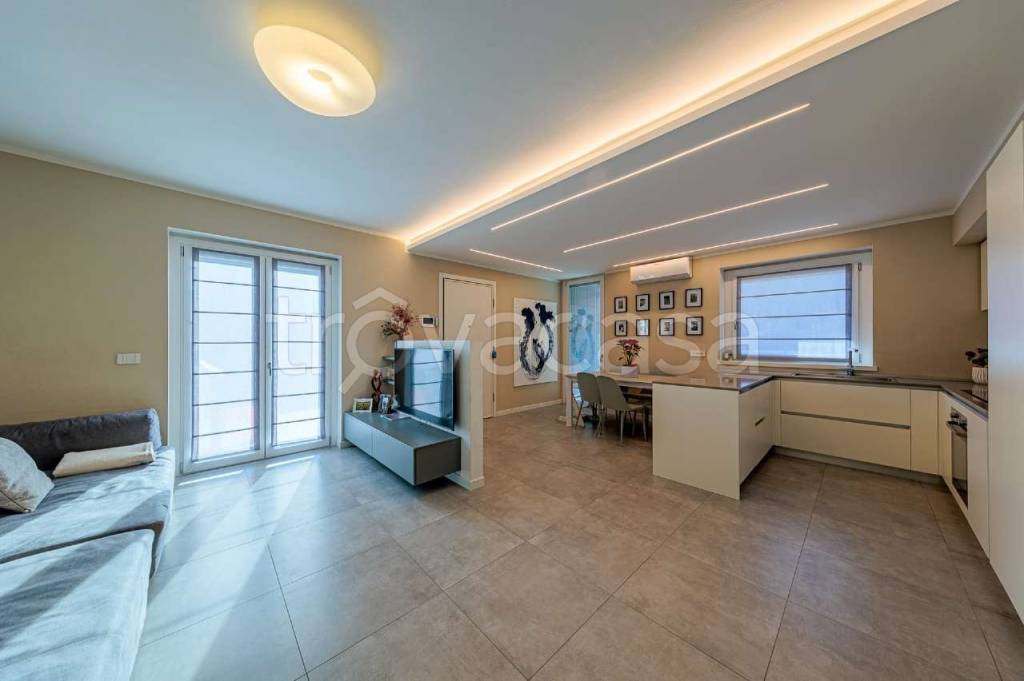 casa indipendente in vendita a Sondrio in zona Mossini