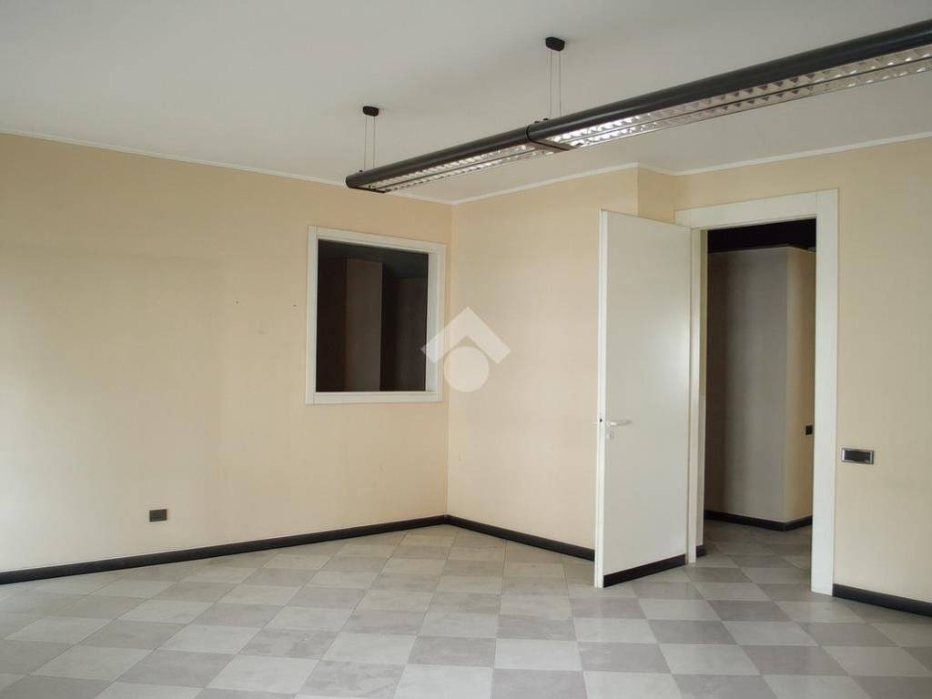 ufficio in vendita a Sondrio in zona Centro Città