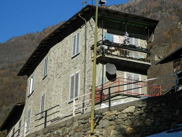 appartamento in vendita a Sondrio in zona Arquino