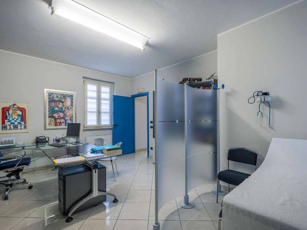 ufficio in vendita a Sondrio in zona Centro Città