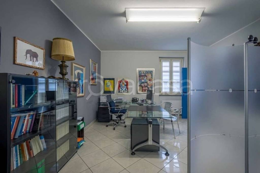 ufficio in vendita a Sondrio in zona Centro Città