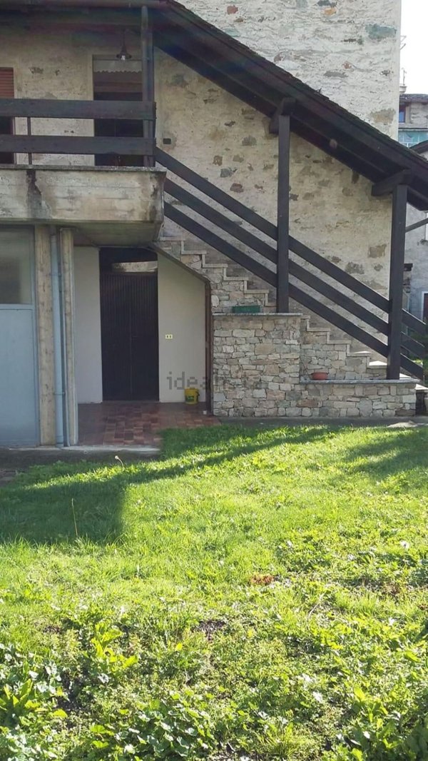 casa indipendente in vendita a Sondrio in zona Triangia