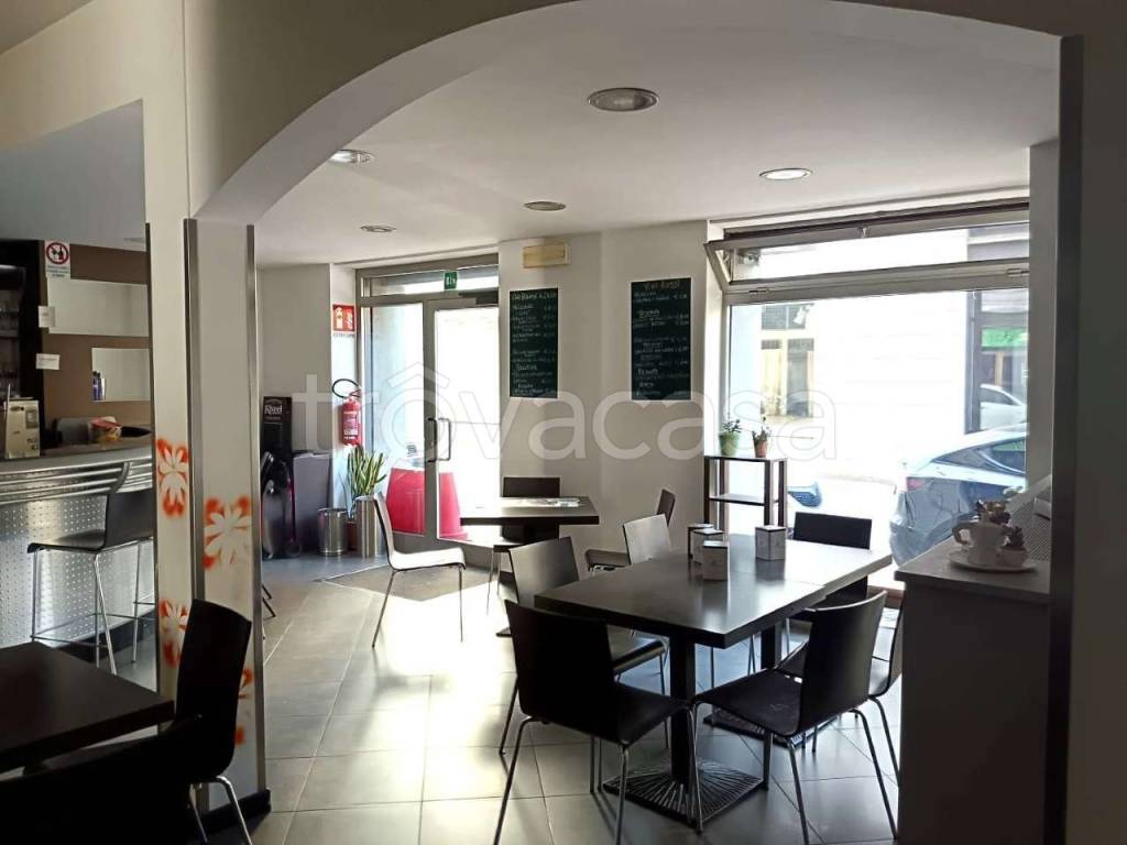 negozio in vendita a Sondrio in zona Centro Città