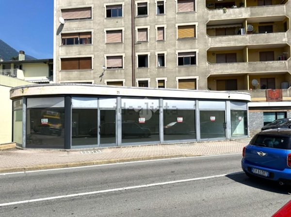 locale commerciale in vendita a Sondrio
