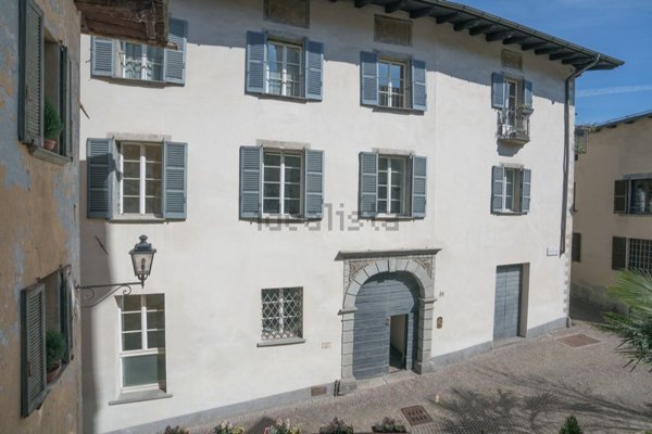 ufficio in vendita a Sondrio in zona Centro Città