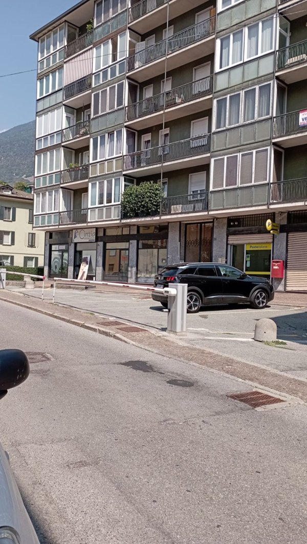 ufficio in vendita a Sondrio in zona Ospedale