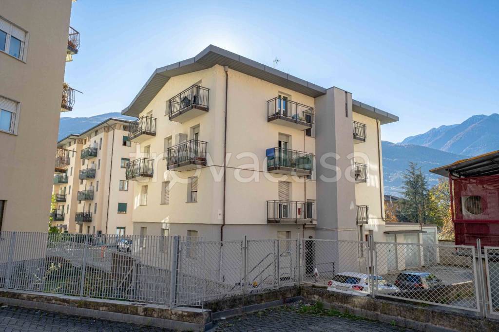 appartamento in vendita a Sondrio in zona Via Mazzini