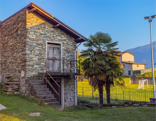 appartamento in vendita a Sondrio in zona Triangia