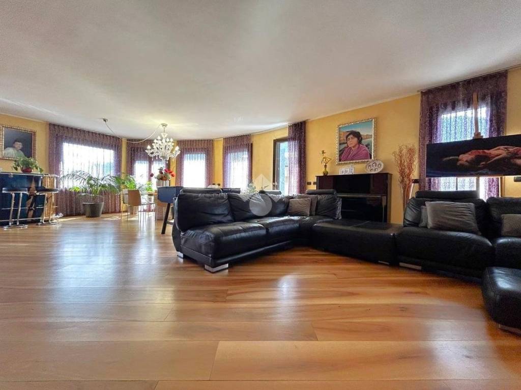 appartamento in vendita a Sondrio in zona Centro Città