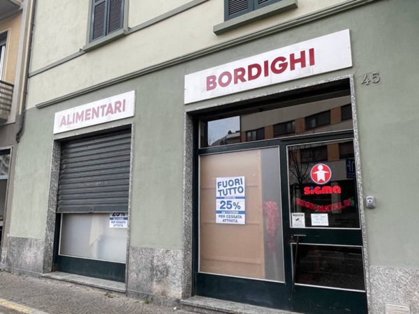 negozio in vendita a Sondrio in zona Centro Città