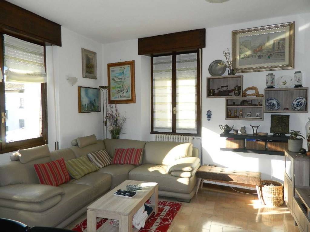 appartamento in vendita a Sondrio in zona Centro Città