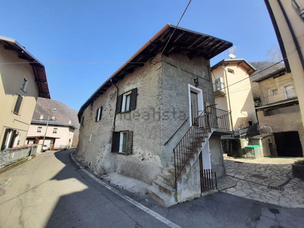 casa indipendente in vendita a Sondrio in zona Ponchiera