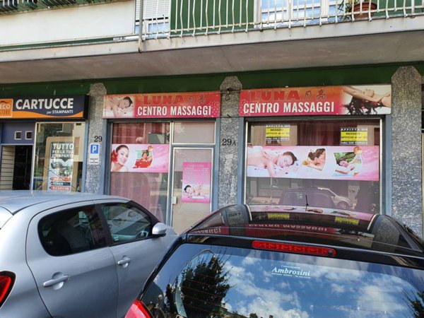 negozio in vendita a Sondrio in zona Viale Milano