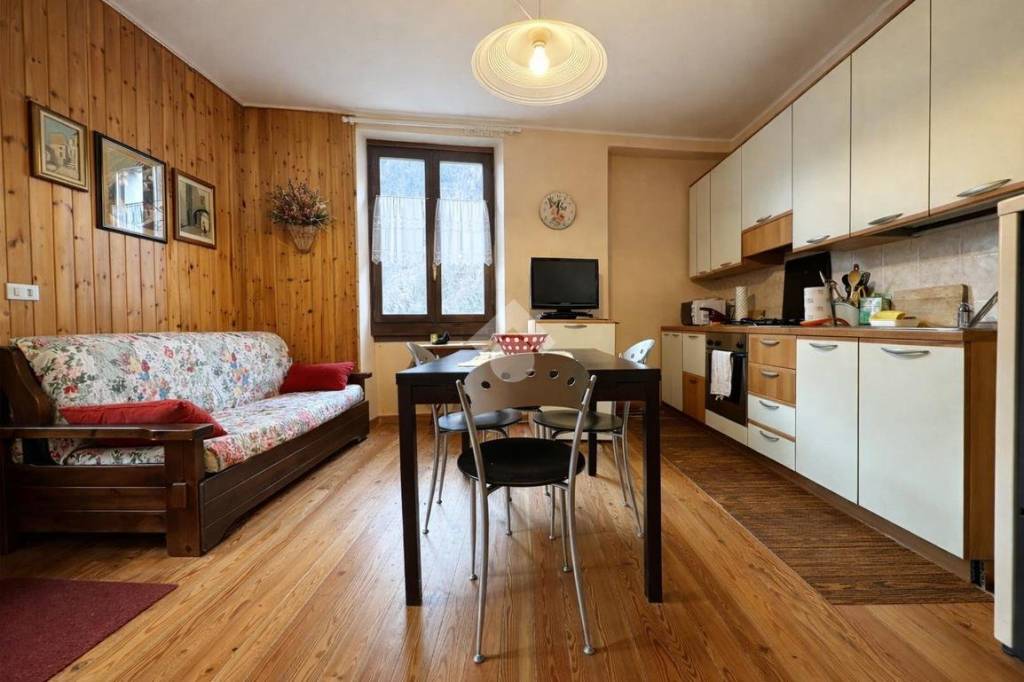 appartamento in vendita a Sondrio in zona Arquino