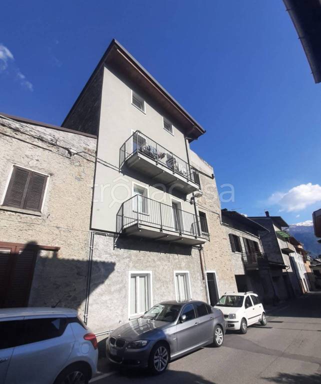 appartamento in vendita a Sondrio in zona Ponchiera