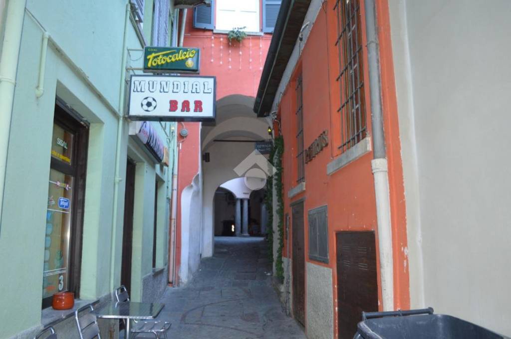negozio in vendita a Sondrio in zona Centro Città