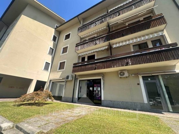 negozio in vendita a Sondrio in zona Centro Città