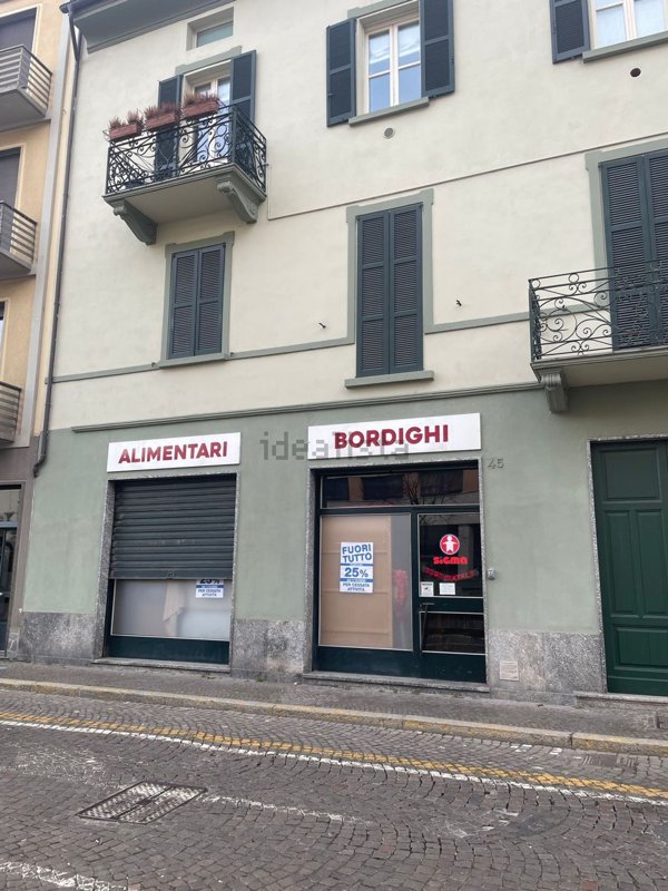 negozio in vendita a Sondrio in zona Centro Città