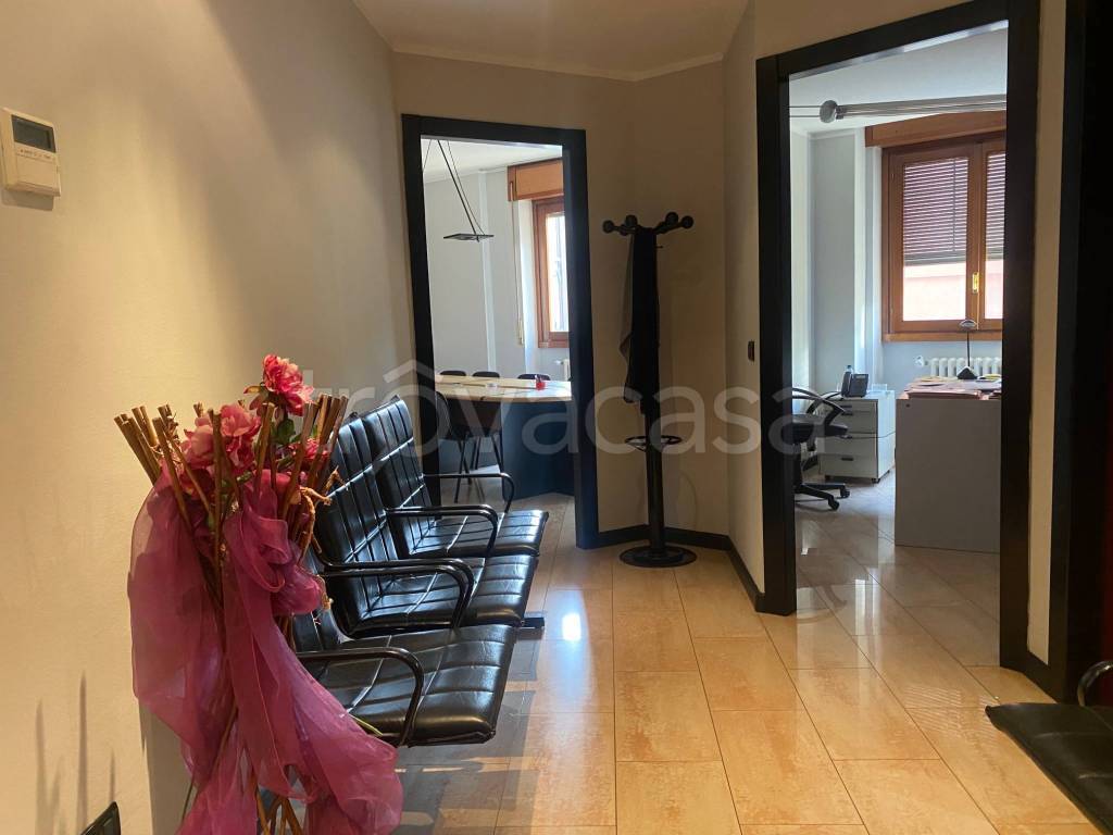ufficio in vendita a Sondrio in zona Viale Milano
