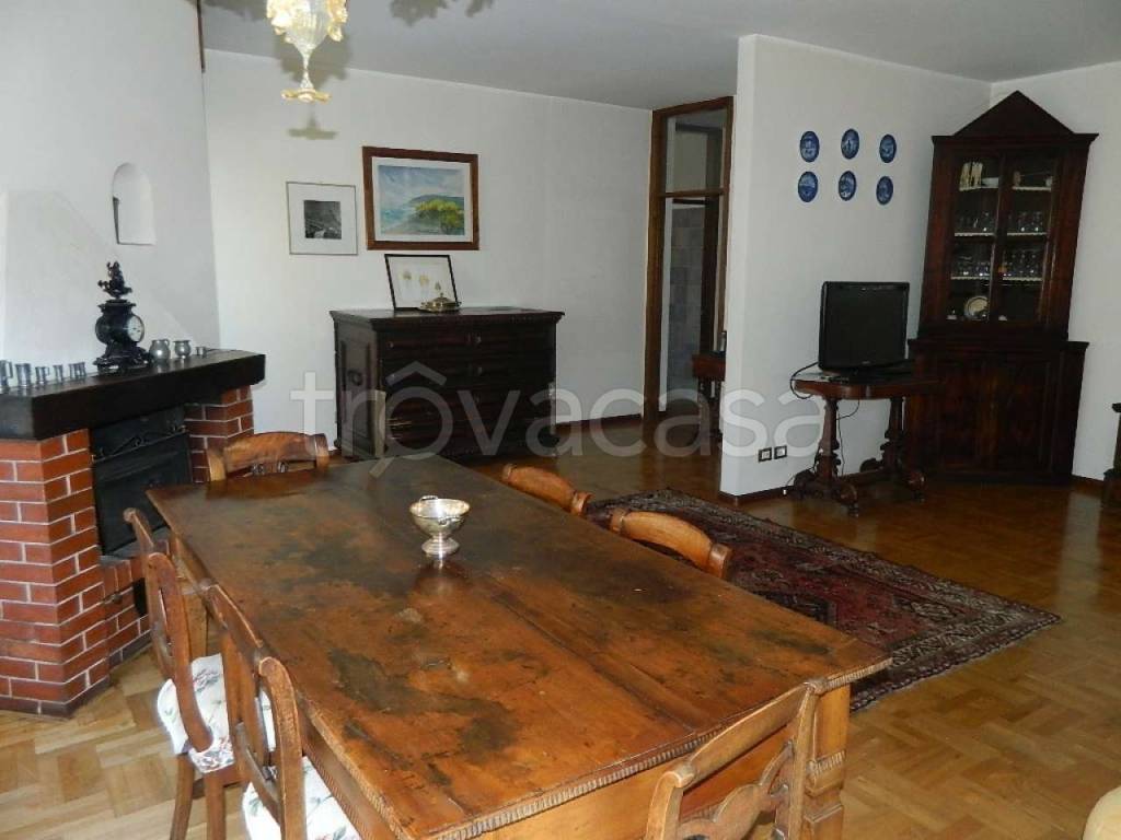 appartamento in vendita a Sondrio in zona Ospedale