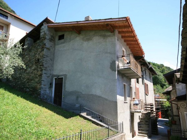 appartamento in vendita a Sondrio in zona Arquino