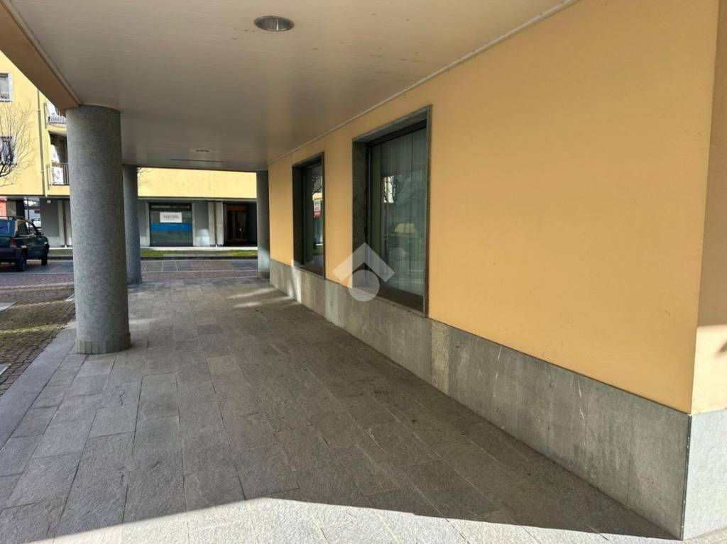 ufficio in vendita a Sondrio in zona Centro Città