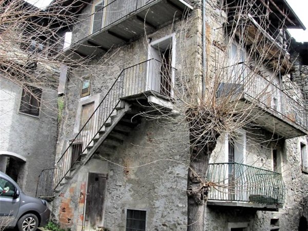 casa indipendente in vendita a Sondrio in zona Colda