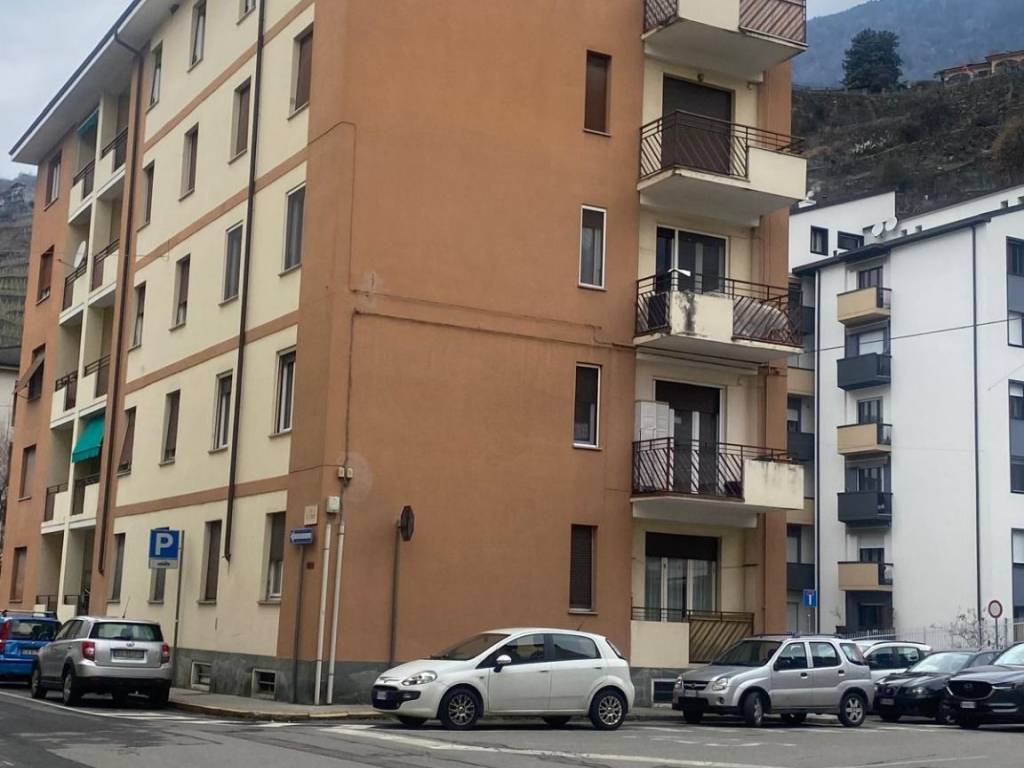 appartamento in vendita a Sondrio in zona Centro Città
