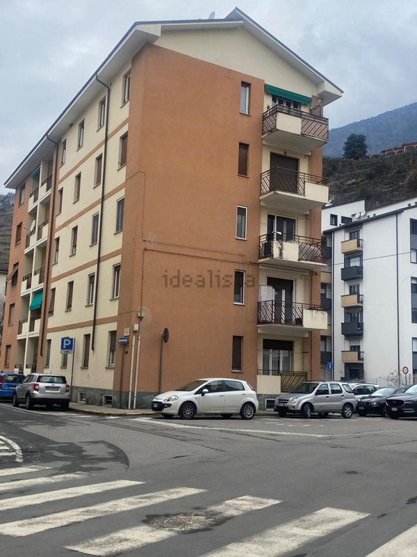 appartamento in vendita a Sondrio in zona Centro Città